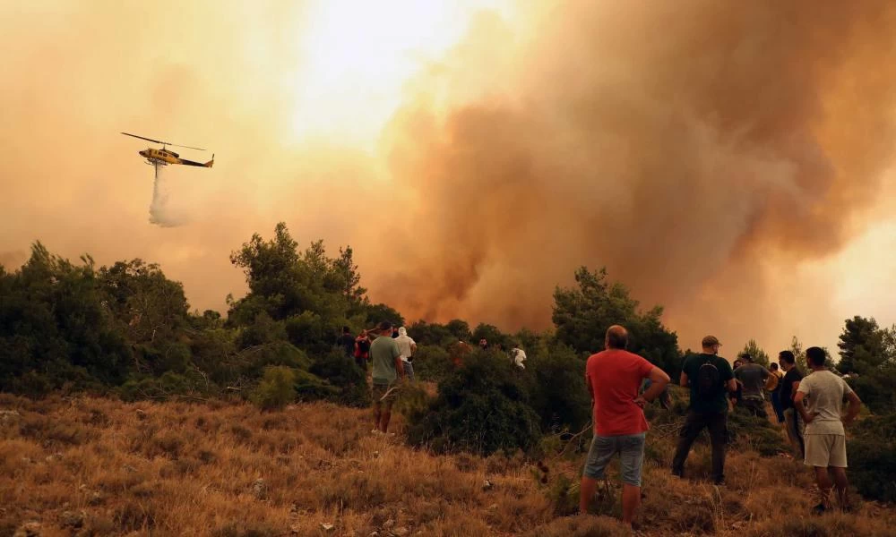 Φωτιά στα Βίλια: Ανεξέλεγκτο το πύρινο μέτωπο για τέταρτη μέρα – Εκκενώθηκαν πέντε οικισμοί - Επιχειρεί και το Beriev